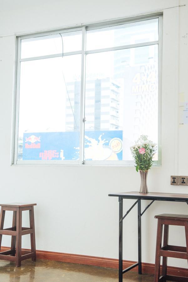 Dengba Hostel Yangon Eksteriør bilde